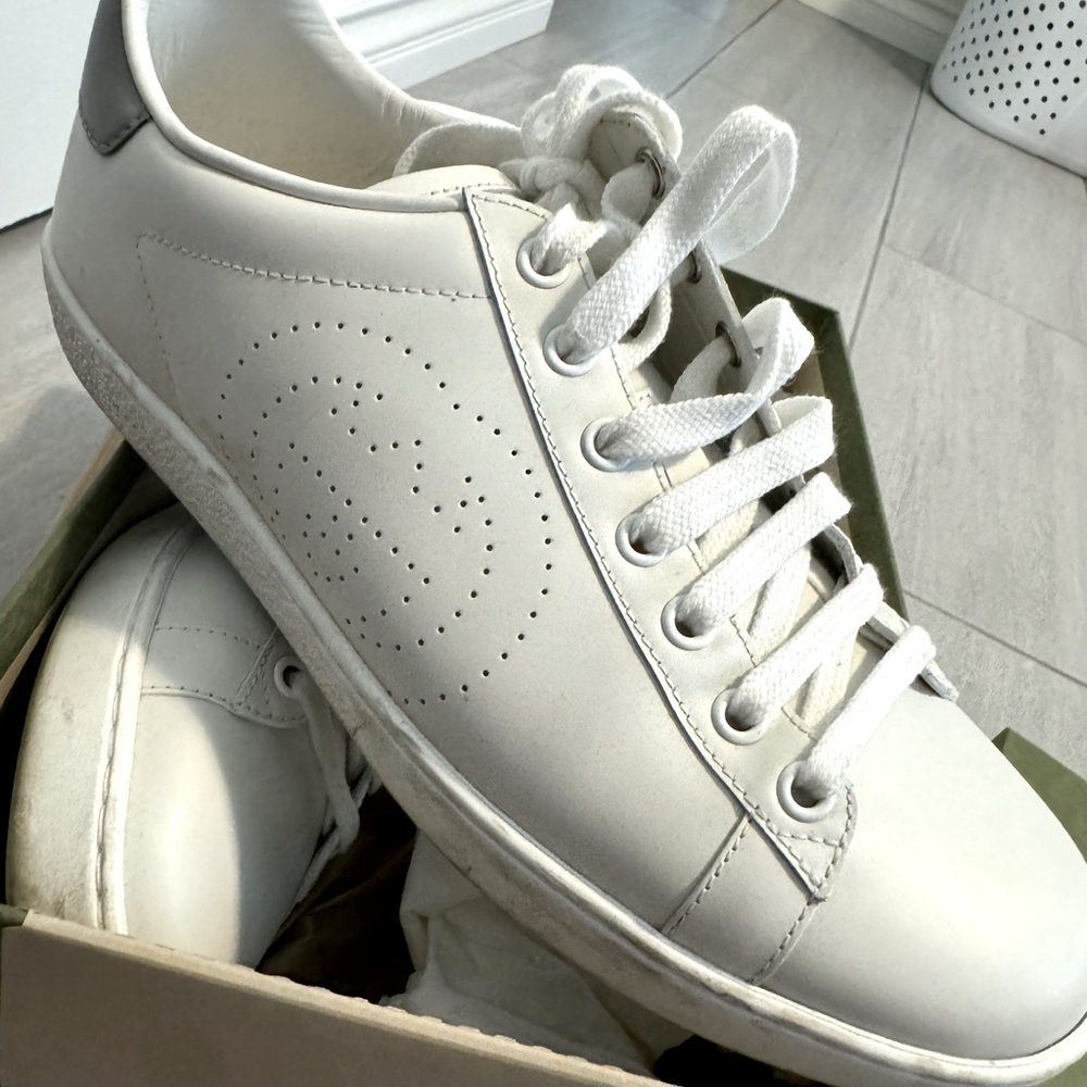 like new gucci white sneakers